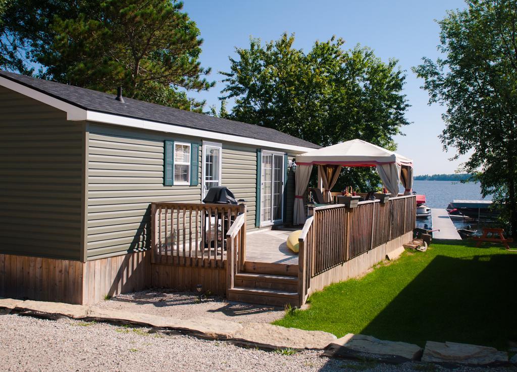 Mccreary'S Beach Resort Perth Buitenkant foto